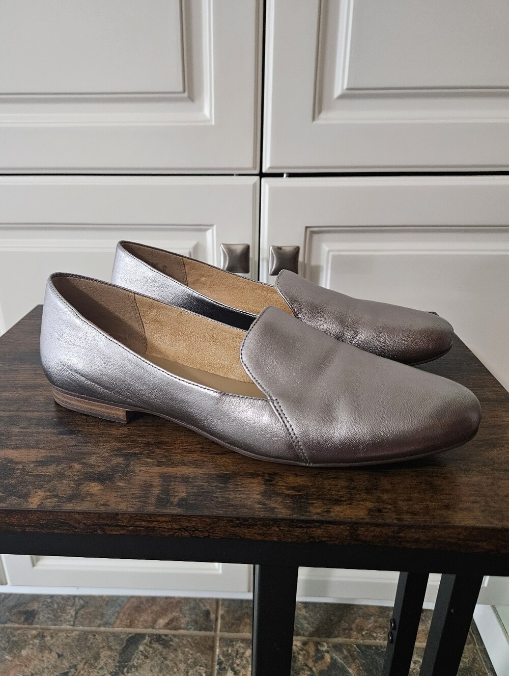 Naturalizer Metallic Silver Leather Slip-On Loafers Flats Minimalist Chic Office